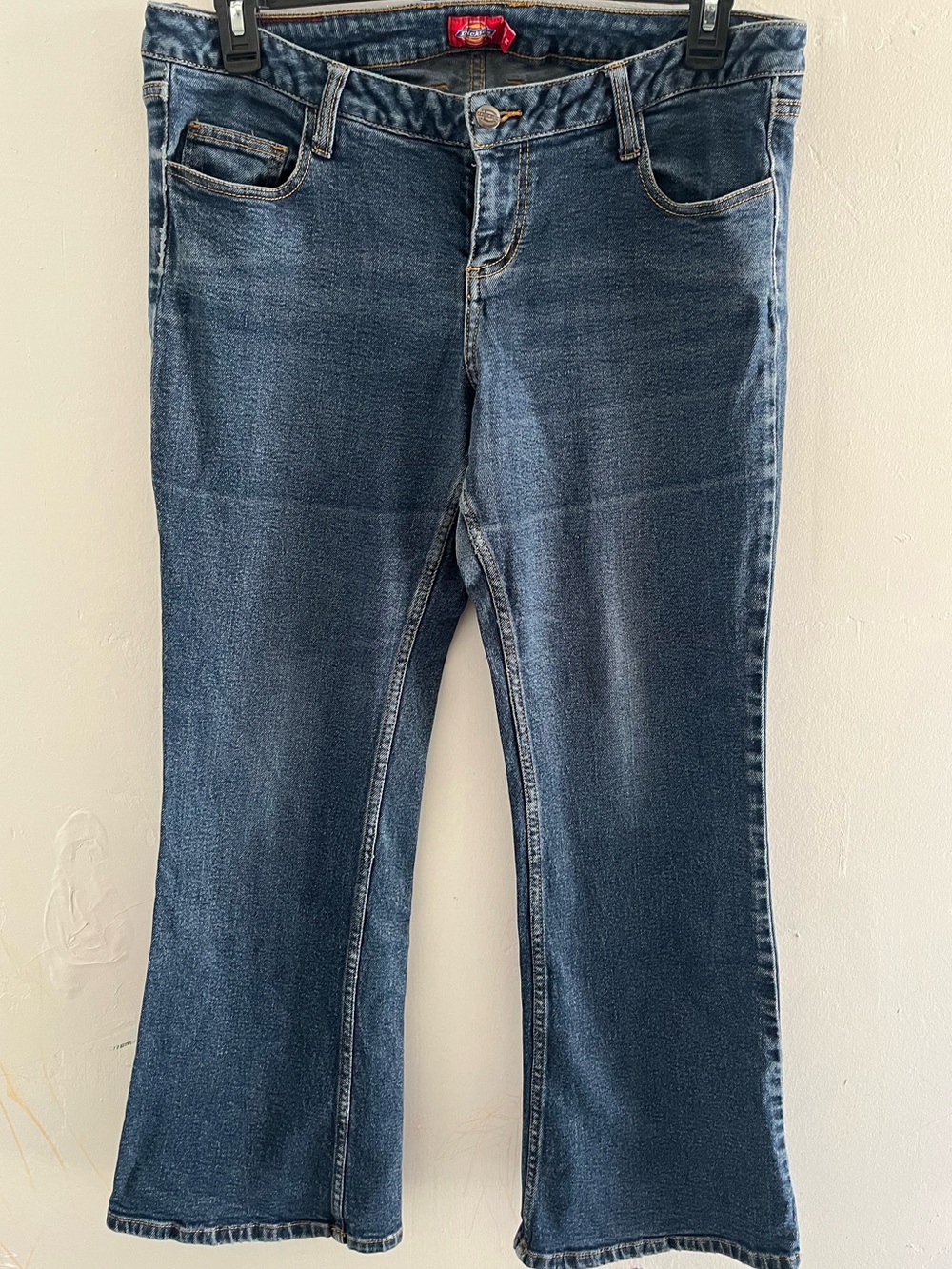 ๐๐ฎ๐ง๐๐ฅ๐ ๐๐ง๐ฅ๐ฒ* Dickies Women's Wide-Leg Jeans in Dark Blue Wash - Picture 2 of 5